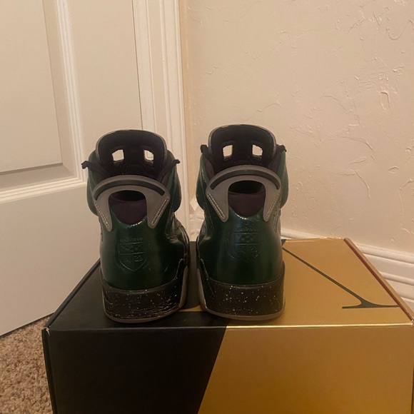 Jordan 6 champagne. 9.5 men’s. main image 4